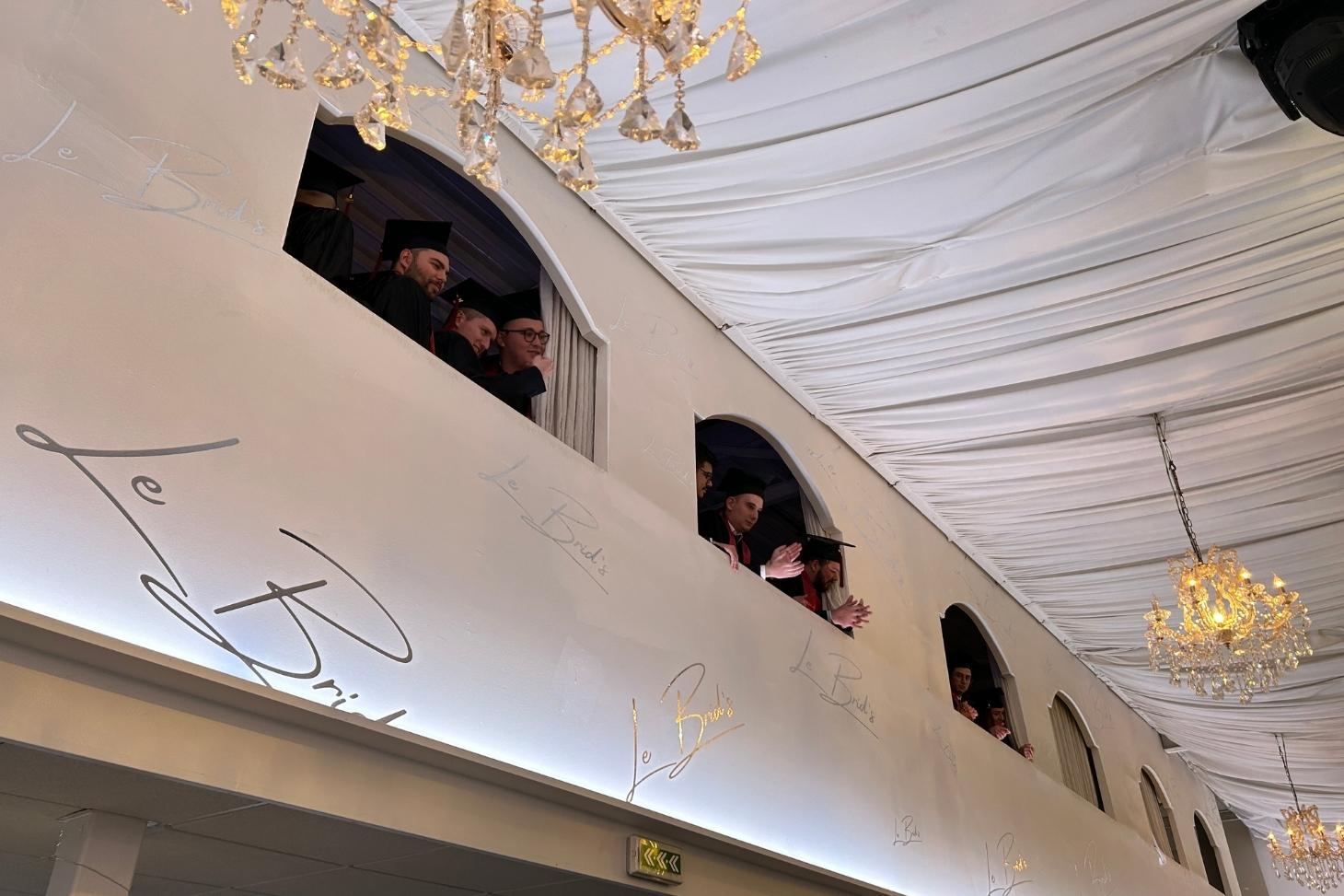 Diplômés vus d'en bas 