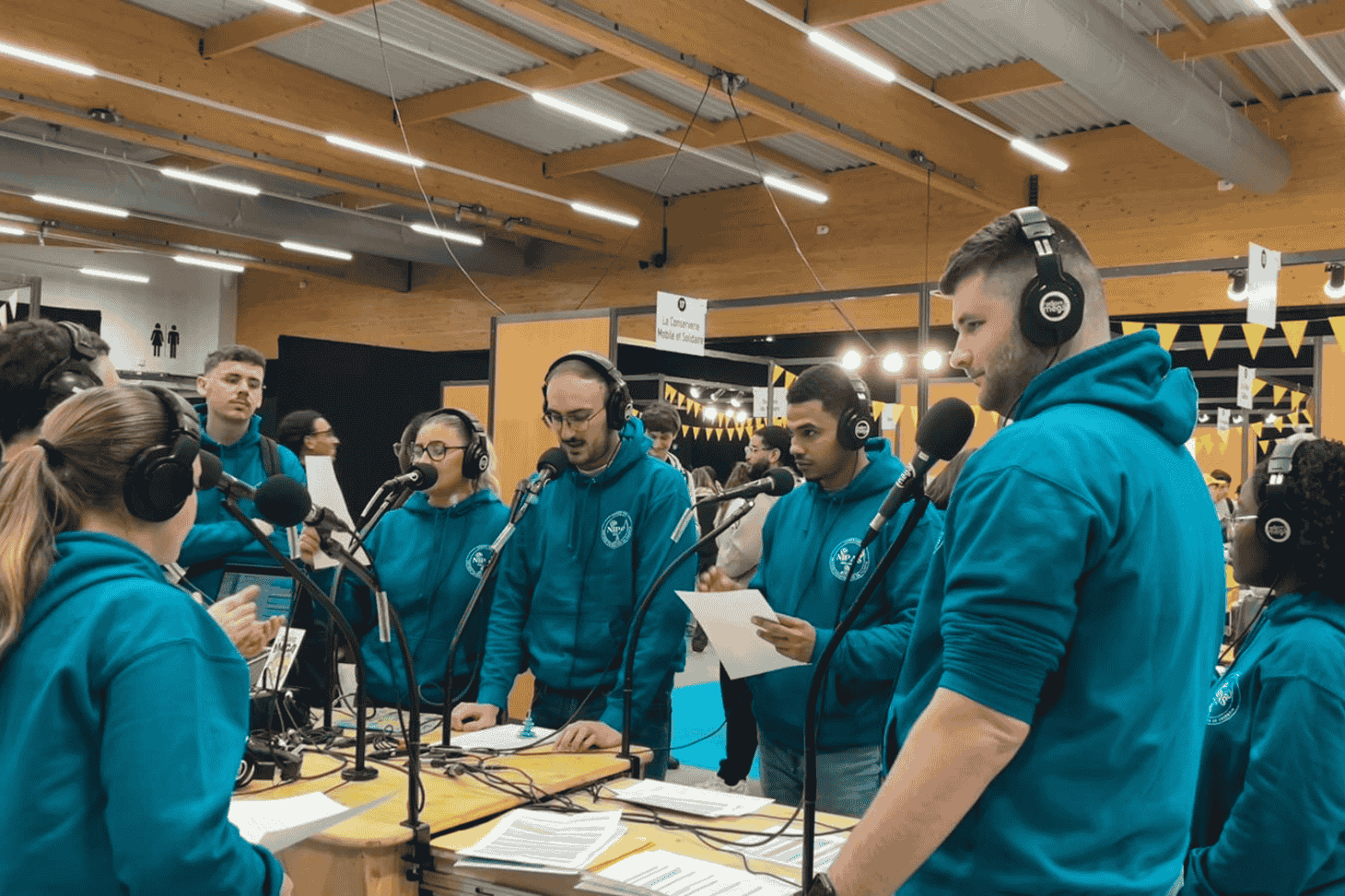 Etudiants en train de faire émission de radio