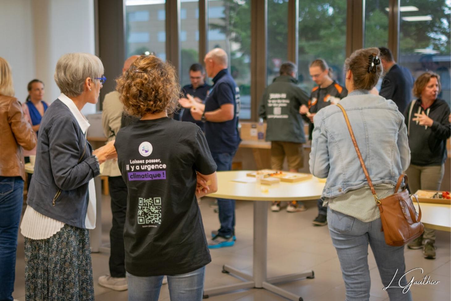 Moment convivial après la conférence