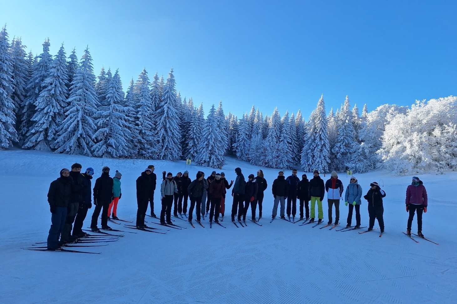 Photo de groupe de skieurs