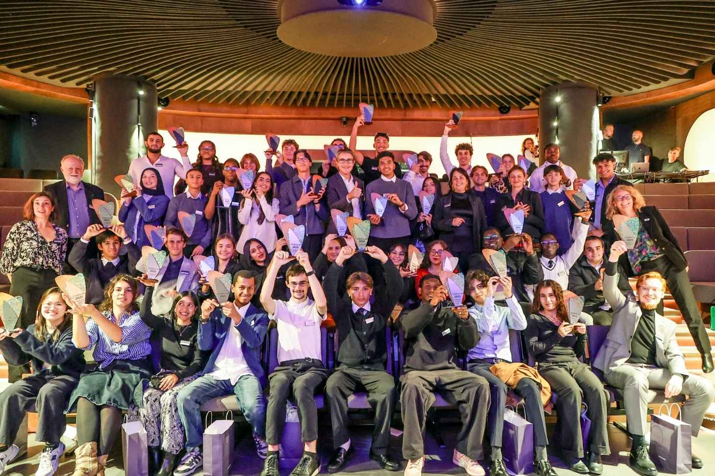 Photo de groupe remise prix Thalès